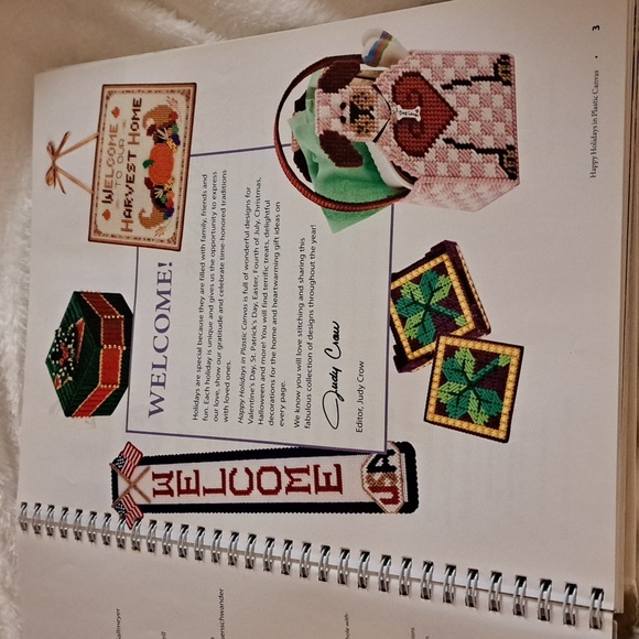 Happy Holidays in plastic canvas - Picture 3 of 16